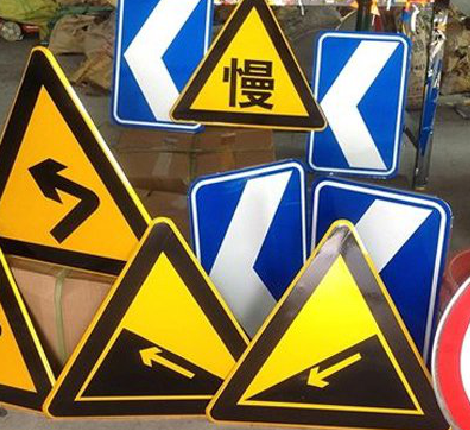 梨林标识标牌中颜色的确定是很重要的。